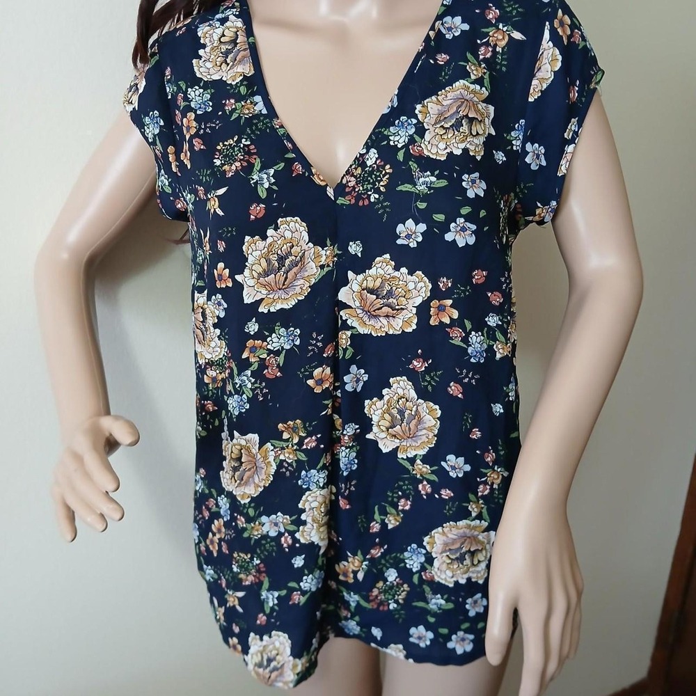 Navy Floral V-Neck Back Cutout Flowy Blouse Top S M NWOT